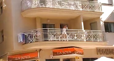 Padrastro señoras cachondas xxx depravado alimentó a su hijastra con semen después de un sexo loco