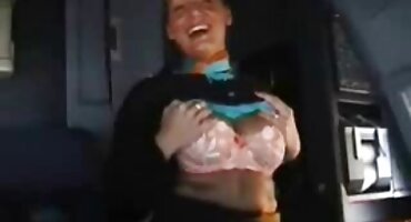 Chica joven siempre está lista porno con señoras de 40 años para recibir semen en su cara brillante
