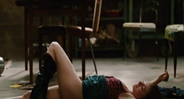 Deja a un lado las bragas de su señoras nalgona esposa y la folla a fondo