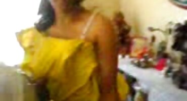 La joven masajista soñó con la polla sexo anal con señoras del cliente y se la metió en el Coño