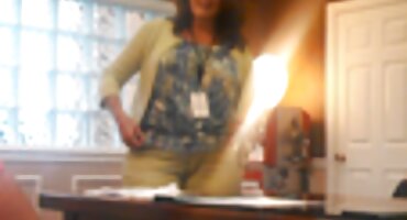 La perra se excita en el señoras calientes videos casting porno y hace que el hombre folle