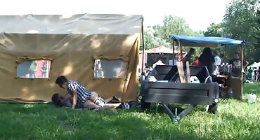 Atractiva rubia le ofreció a un hombre cogiendo señoras grandes un juego con la cabeza del pene