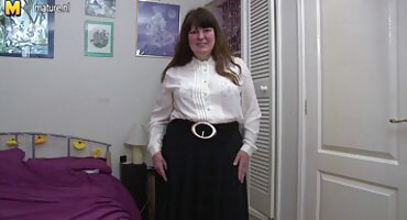 Cuatro chicas señoras culonas infieles gorditas se entregan desnudas y sacuden la grasa