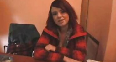 Frisk caseros de señoras bionda rubia asomó su vagina en un enorme órgano masculino